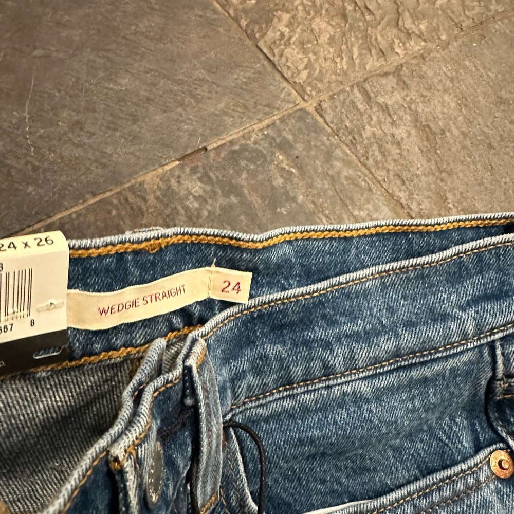 Brand New Levi Wedgie Straight 24 - Picture 7 of 9
